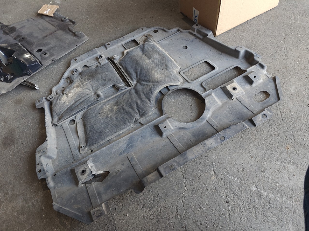 Blindagem / Resguardo de plastico cobertura pequen TOYOTA AURIS (_E18_) | 12 - 18 Imagem-5 Blindagem / Resguardo de plastico cobertura pequen TOYOTA AURIS (_E18_) | 12 - 18 Imagem-5