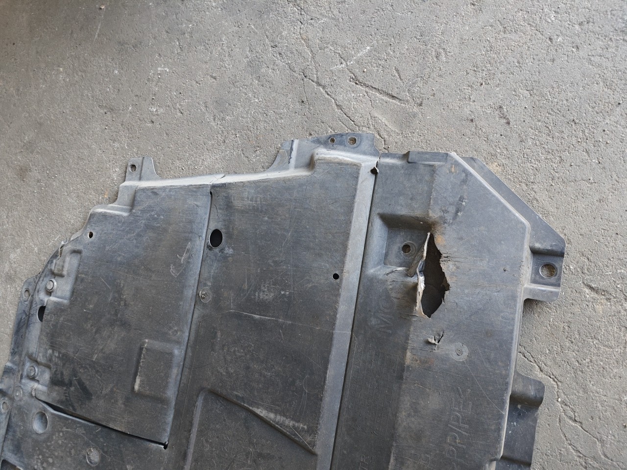 Blindagem / Resguardo de plastico cobertura pequen TOYOTA AURIS (_E18_) | 12 - 18 Imagem-12 Blindagem / Resguardo de plastico cobertura pequen TOYOTA AURIS (_E18_) | 12 - 18 Imagem-12