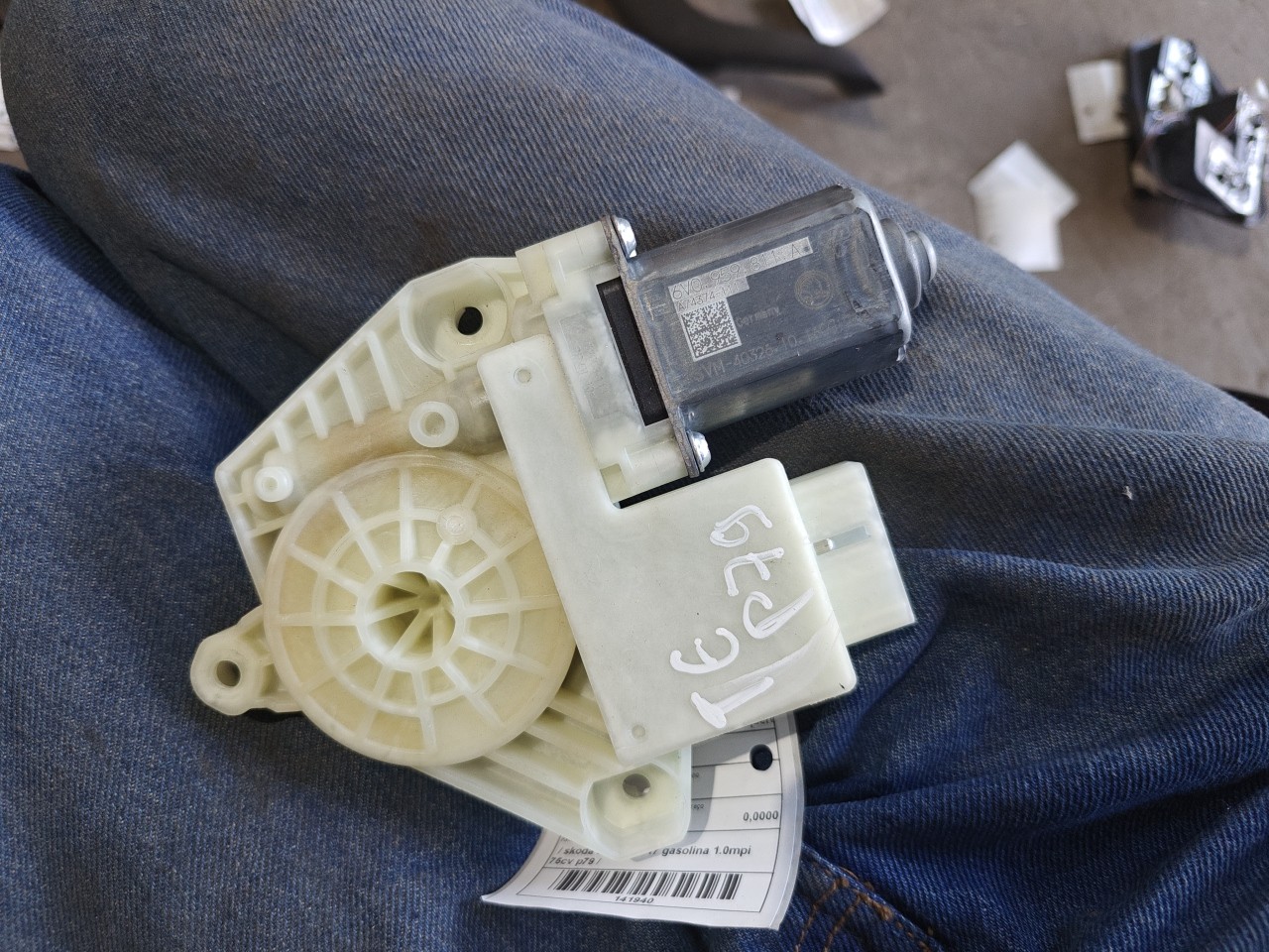 Motor do Elevador de Vidro Tras Esquerdo SKODA FABIA III (NJ3) | 14 - 
