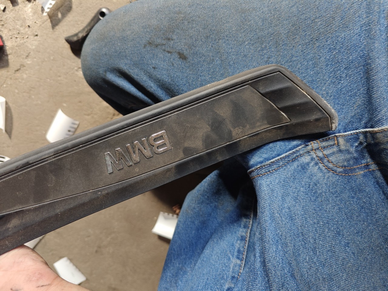 Friso Soleira Porta Tras Esquerda BMW 5 (E60) | 01 - 10 Imagem-1 Friso Soleira Porta Tras Esquerda BMW 5 (E60) | 01 - 10 Imagem-1