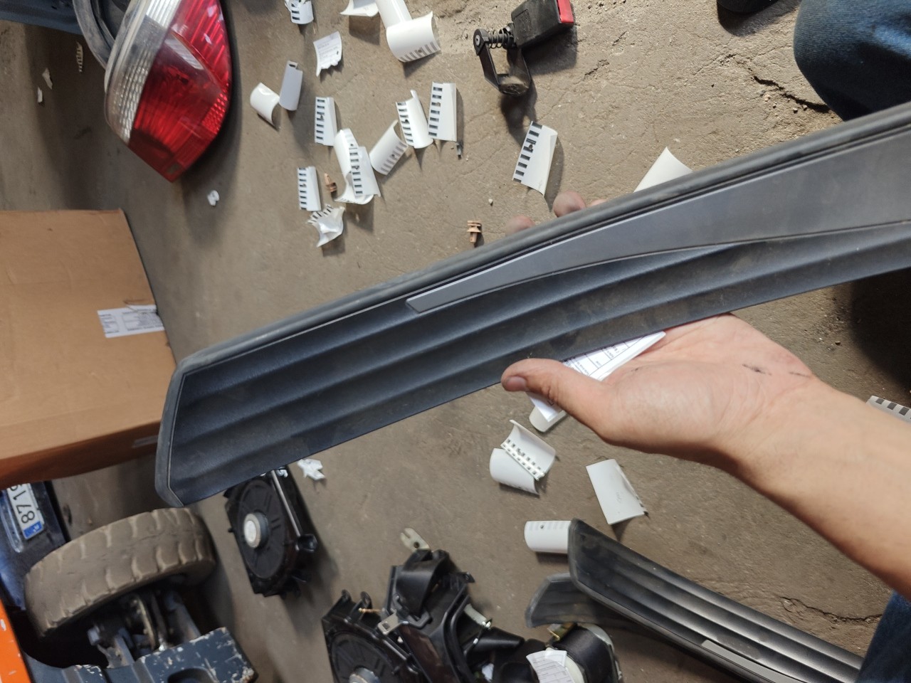 Friso Soleira Porta Tras Esquerda BMW 5 (E60) | 01 - 10 Imagem-2 Friso Soleira Porta Tras Esquerda BMW 5 (E60) | 01 - 10 Imagem-2