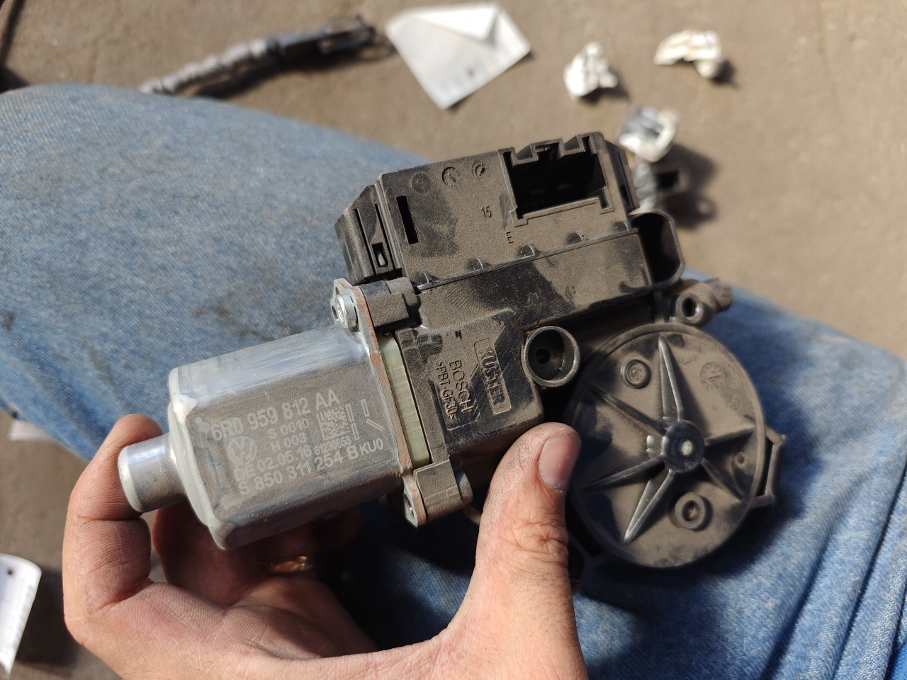 Motor do Elevador de Vidro Tras Direito VOLKSWAGEN POLO (6R1, 6C1) | 09 -  Imagem-1