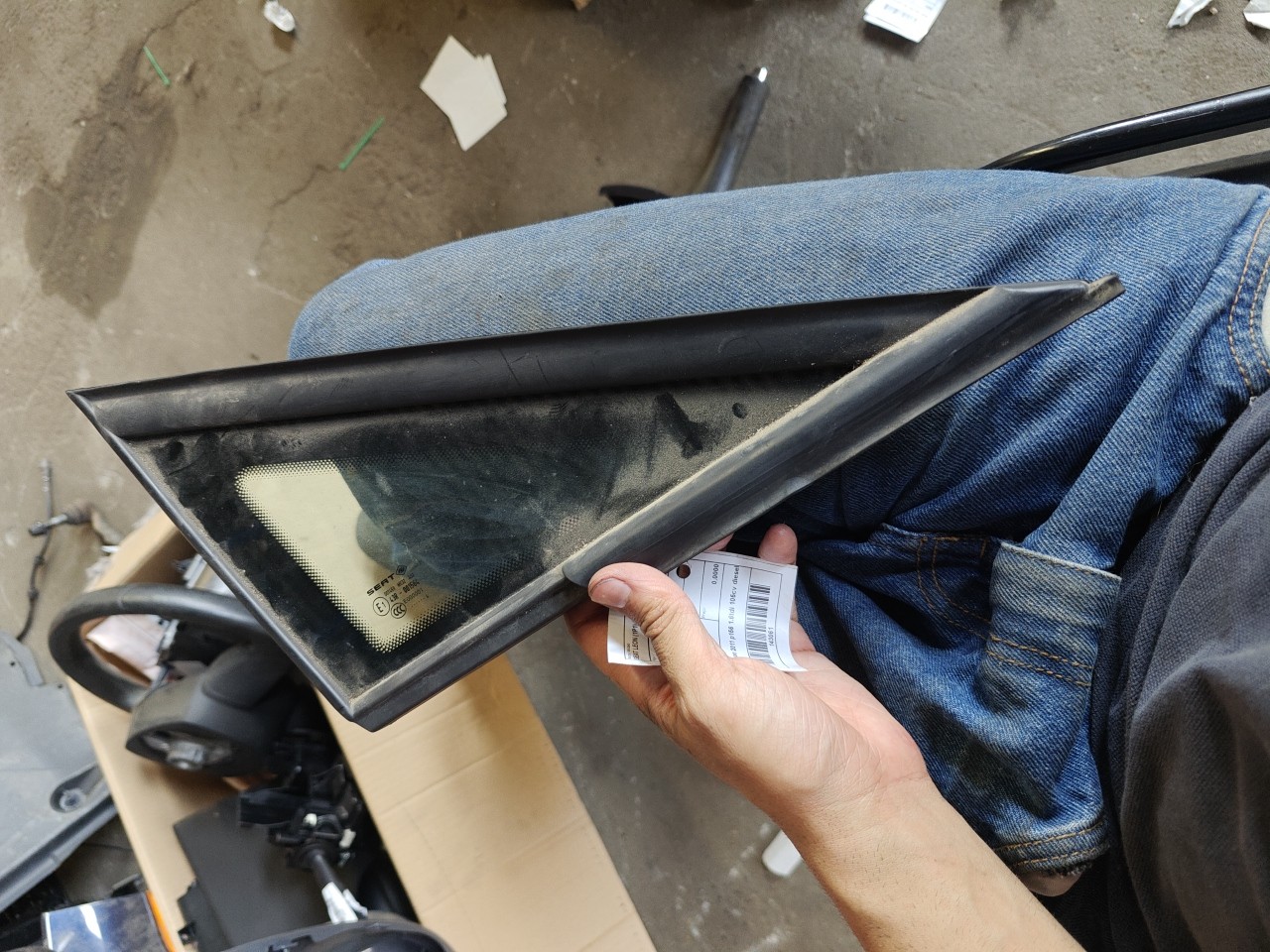 Vidro Triangular acima do Guarda Lamas Direito SEAT LEON (1P1) | 05 - 13 Imagem-0