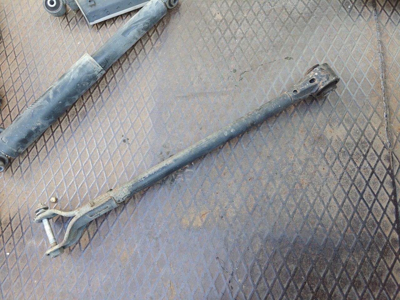 Braço de Suspensao Traseiro FIAT DOBLO Camião de plataforma/chassis (263_) | 10 -  Imagem-2 Braço de Suspensao Traseiro FIAT DOBLO Camião de plataforma/chassis (263_) | 10 -  Imagem-2