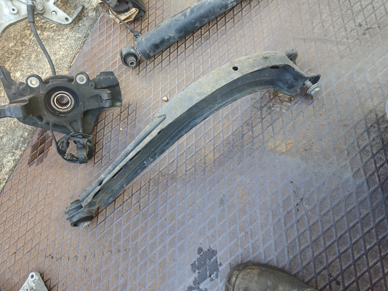 Braço de Suspensao Traseiro FIAT DOBLO Camião de plataforma/chassis (263_) | 10 -  Imagem-1 Braço de Suspensao Traseiro FIAT DOBLO Camião de plataforma/chassis (263_) | 10 -  Imagem-1