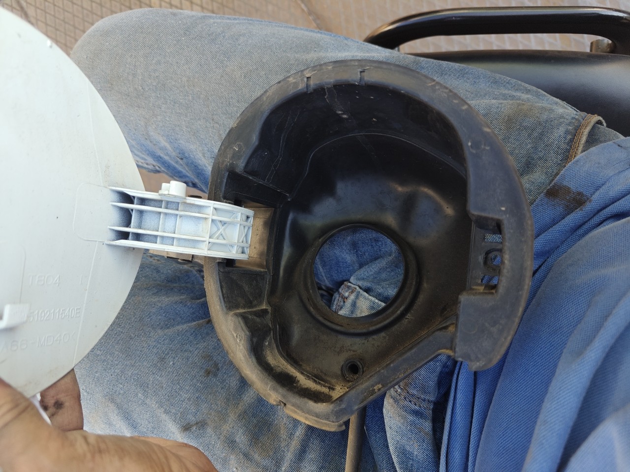 Tampa Exterior de Combustível FIAT DOBLO Camião de plataforma/chassis (263_) | 10 -  Imagem-6 Tampa Exterior de Combustível FIAT DOBLO Camião de plataforma/chassis (263_) | 10 -  Imagem-6