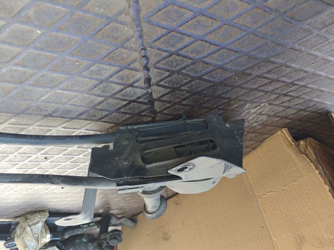 Mecanismo / Elevador do Pneu Suplente FIAT DOBLO Camião de plataforma/chassis (263_) | 10 -  Imagem-2 Mecanismo / Elevador do Pneu Suplente FIAT DOBLO Camião de plataforma/chassis (263_) | 10 -  Imagem-2