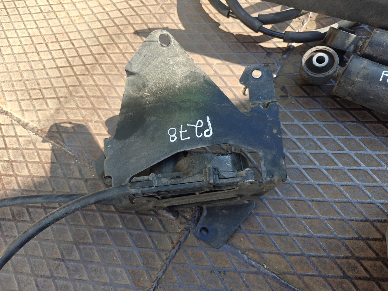 Mecanismo / Elevador do Pneu Suplente FIAT DOBLO Camião de plataforma/chassis (263_) | 10 -  Imagem-5 Mecanismo / Elevador do Pneu Suplente FIAT DOBLO Camião de plataforma/chassis (263_) | 10 -  Imagem-5