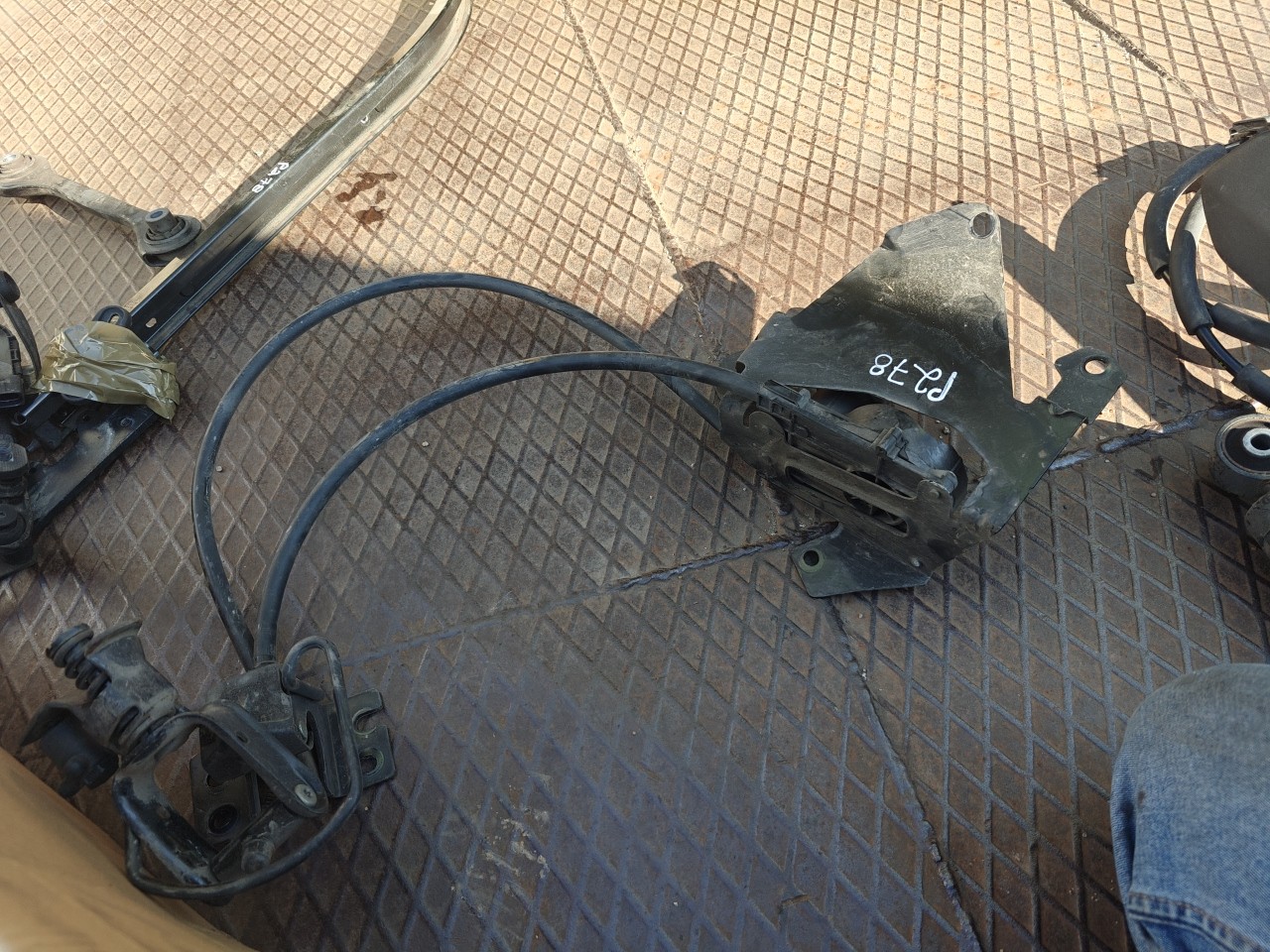 Mecanismo / Elevador do Pneu Suplente FIAT DOBLO Camião de plataforma/chassis (263_) | 10 -  Imagem-8 Mecanismo / Elevador do Pneu Suplente FIAT DOBLO Camião de plataforma/chassis (263_) | 10 -  Imagem-8