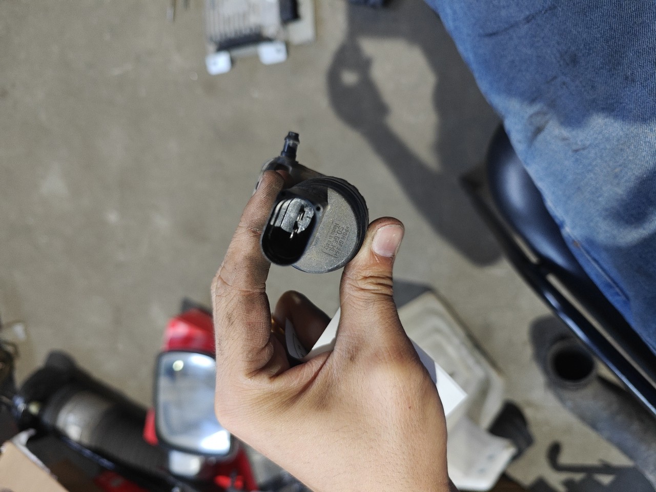 Motor do deposito de agua do Limpa Vidros VOLKSWAGEN GOLF VI (5K1) | 08 - 14 Imagem-3