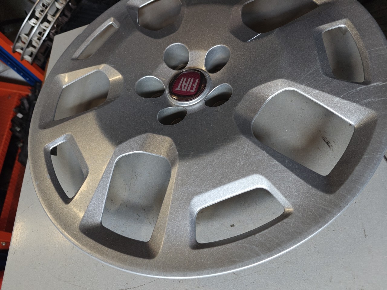 Tampão da Jante / tampa grande da roda FIAT DOBLO Camião de plataforma/chassis (263_) | 10 -  Imagem-1 Tampão da Jante / tampa grande da roda FIAT DOBLO Camião de plataforma/chassis (263_) | 10 -  Imagem-1