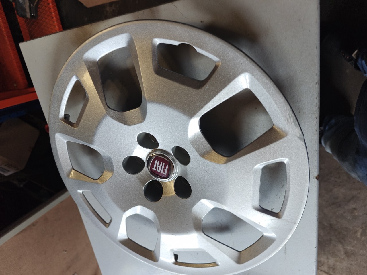 Tampão da Jante / tampa grande da roda FIAT DOBLO Camião de plataforma/chassis (263_) | 10 -  Imagem-2 Tampão da Jante / tampa grande da roda FIAT DOBLO Camião de plataforma/chassis (263_) | 10 -  Imagem-2