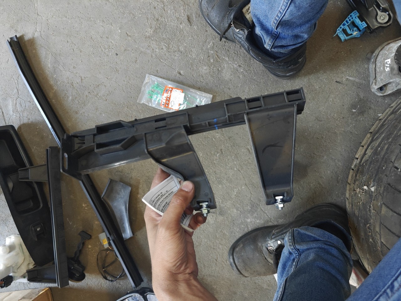 Calha do Vidro Porta Frente Direita FIAT DOBLO Camião de plataforma/chassis (263_) | 10 -  Imagem-0 Calha do Vidro Porta Frente Direita FIAT DOBLO Camião de plataforma/chassis (263_) | 10 -  Imagem-0