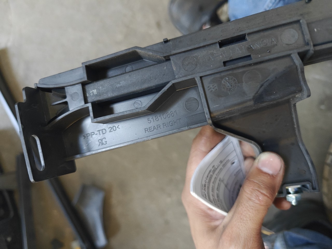 Calha do Vidro Porta Frente Direita FIAT DOBLO Camião de plataforma/chassis (263_) | 10 -  Imagem-1 Calha do Vidro Porta Frente Direita FIAT DOBLO Camião de plataforma/chassis (263_) | 10 -  Imagem-1