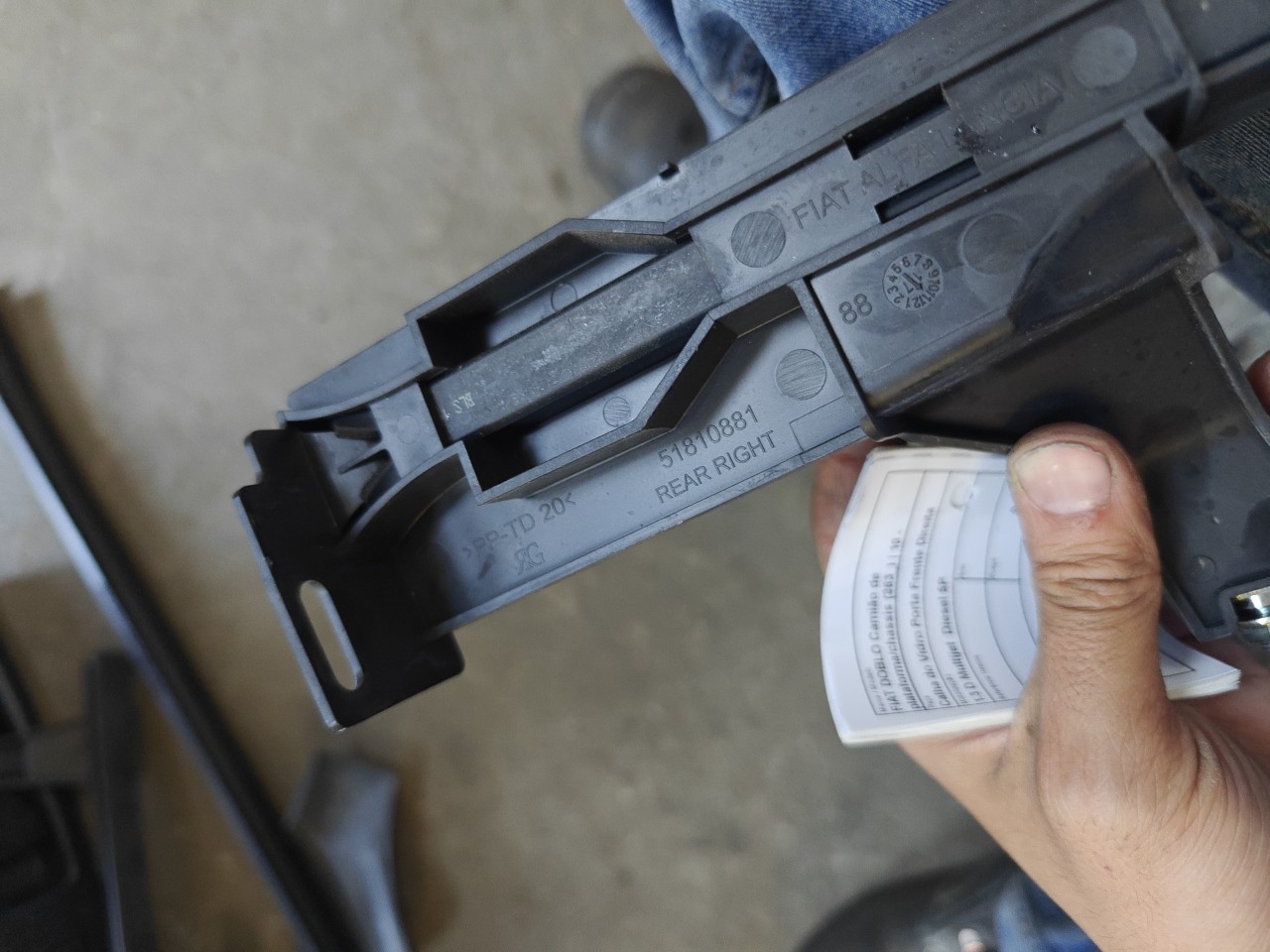 Calha do Vidro Porta Frente Direita FIAT DOBLO Camião de plataforma/chassis (263_) | 10 -  Imagem-3 Calha do Vidro Porta Frente Direita FIAT DOBLO Camião de plataforma/chassis (263_) | 10 -  Imagem-3