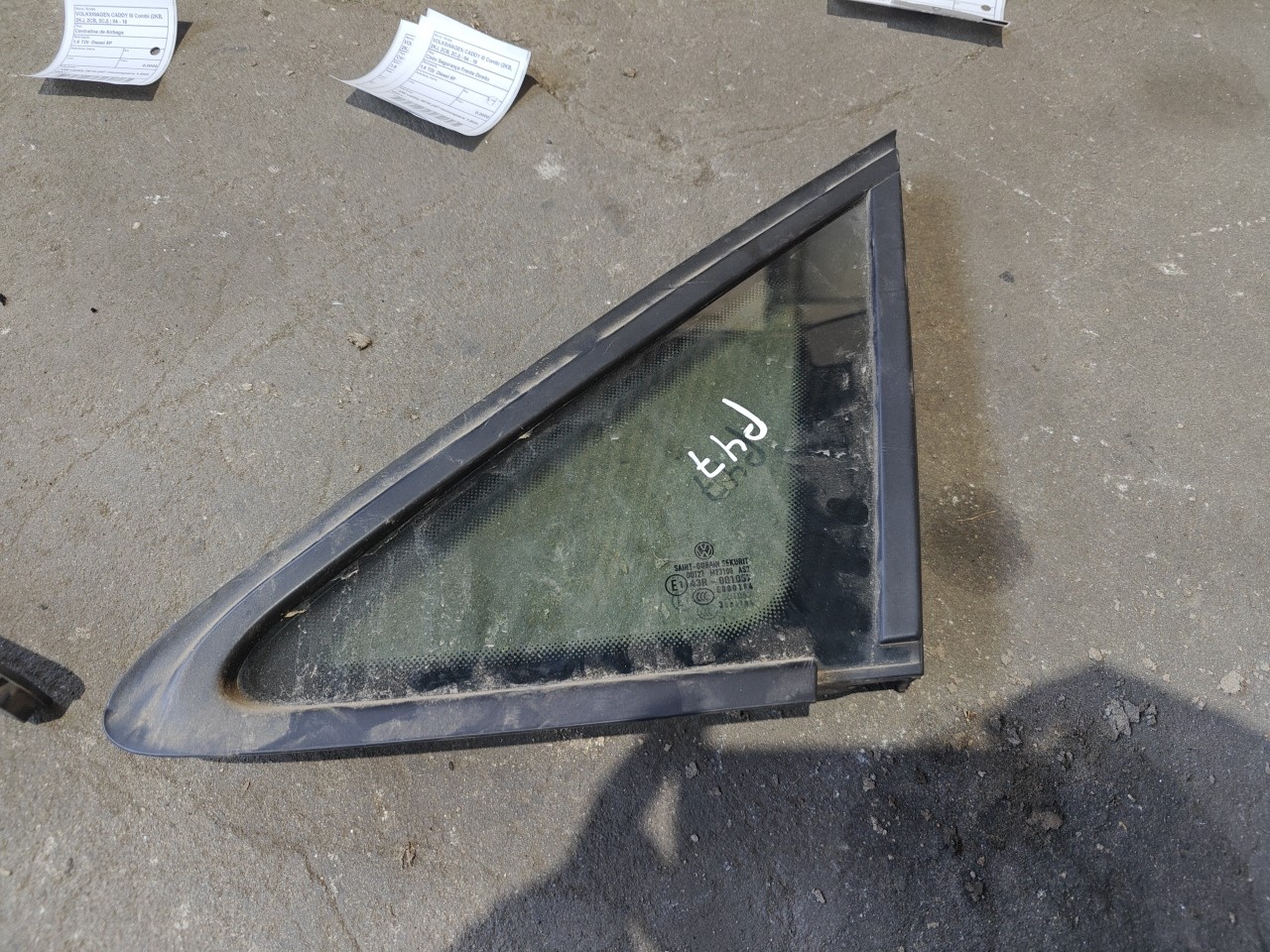 Vidro Triangular acima do Guarda Lamas Esquerdo VOLKSWAGEN CADDY III Combi (2KB, 2KJ, 2CB, 2CJ) | 04 - 15