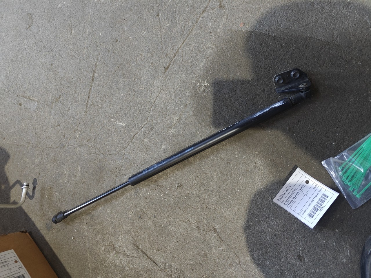 Amortecedor do Capot MAZDA CX-3 (DK) | 15 - 