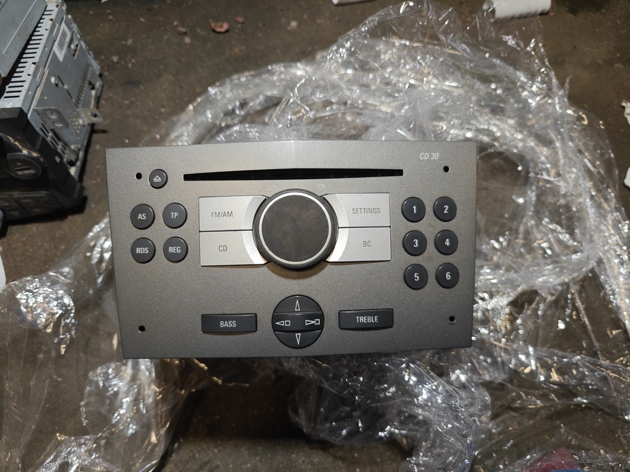 Auto Radio OPEL ASTRA H (A04) | 04 - 14 Imagem-0 Auto Radio OPEL ASTRA H (A04) | 04 - 14 Imagem-0