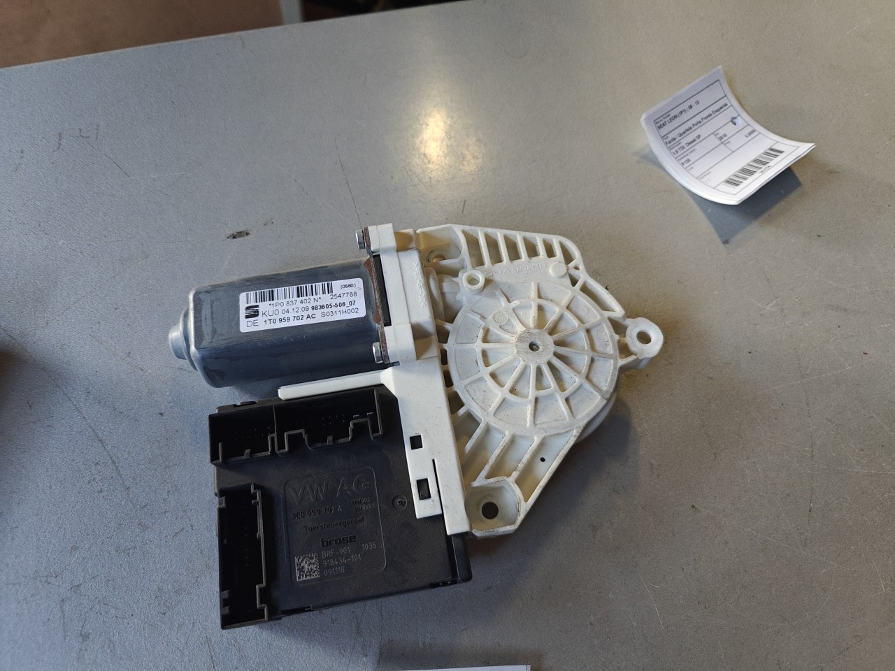 Motor do Elevador de Vidro Frente Direito SEAT LEON (1P1) | 05 - 13