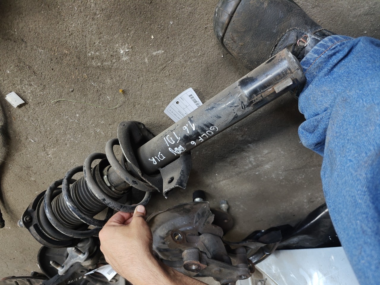 Amortecedor Frente Direito VOLKSWAGEN GOLF VI (5K1) | 08 - 14 Imagem-3 Amortecedor Frente Direito VOLKSWAGEN GOLF VI (5K1) | 08 - 14 Imagem-3