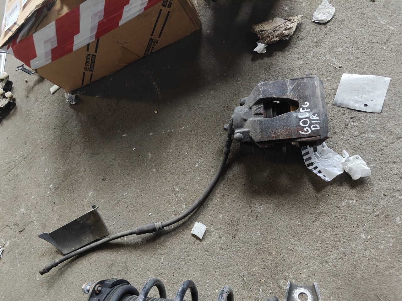 Pinça de Travão Frente Direita Maxila VOLKSWAGEN GOLF VI (5K1) | 08 - 14 Imagem-0 Pinça de Travão Frente Direita Maxila VOLKSWAGEN GOLF VI (5K1) | 08 - 14 Imagem-0