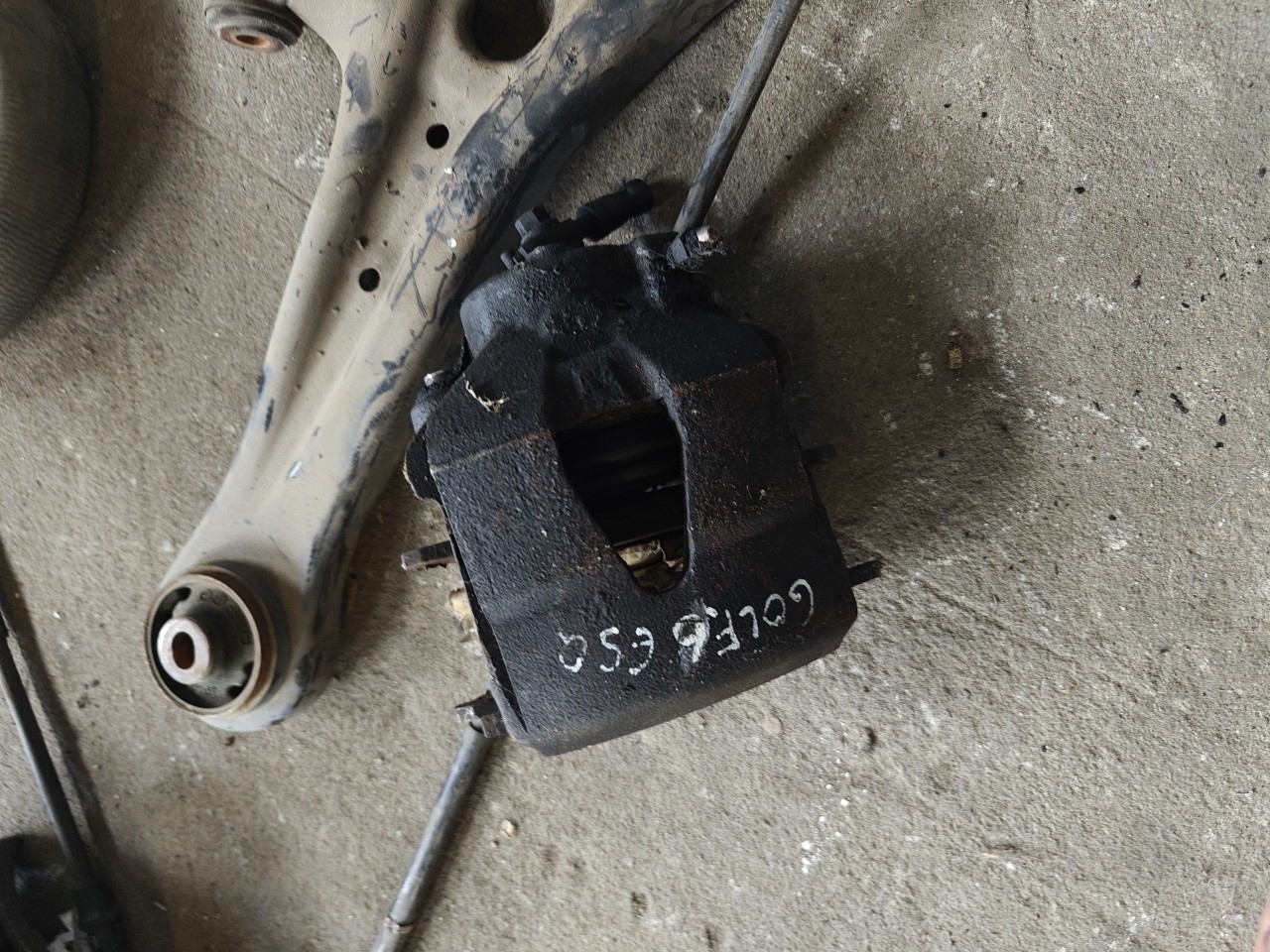 Pinça de Travão Frente Esquerda Maxila VOLKSWAGEN GOLF VI (5K1) | 08 - 14 Imagem-0 Pinça de Travão Frente Esquerda Maxila VOLKSWAGEN GOLF VI (5K1) | 08 - 14 Imagem-0