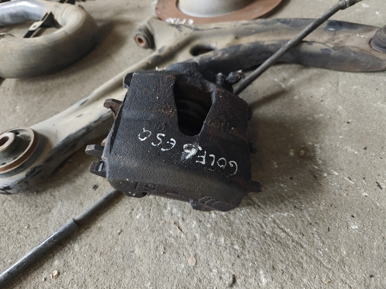 Pinça de Travão Frente Esquerda Maxila VOLKSWAGEN GOLF VI (5K1) | 08 - 14 Imagem-2 Pinça de Travão Frente Esquerda Maxila VOLKSWAGEN GOLF VI (5K1) | 08 - 14 Imagem-2