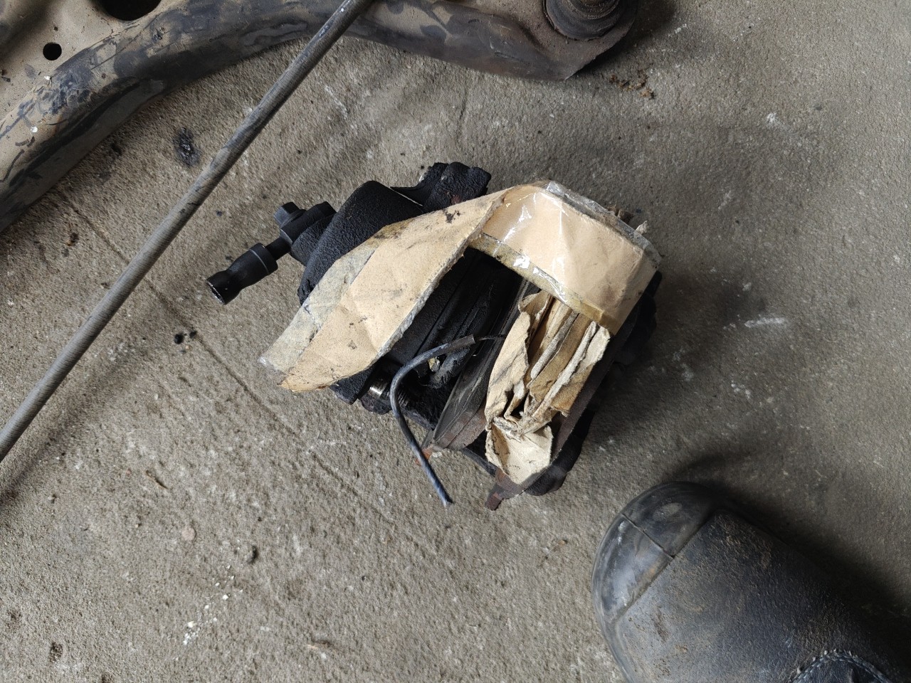 Pinça de Travão Frente Esquerda Maxila VOLKSWAGEN GOLF VI (5K1) | 08 - 14 Imagem-3 Pinça de Travão Frente Esquerda Maxila VOLKSWAGEN GOLF VI (5K1) | 08 - 14 Imagem-3