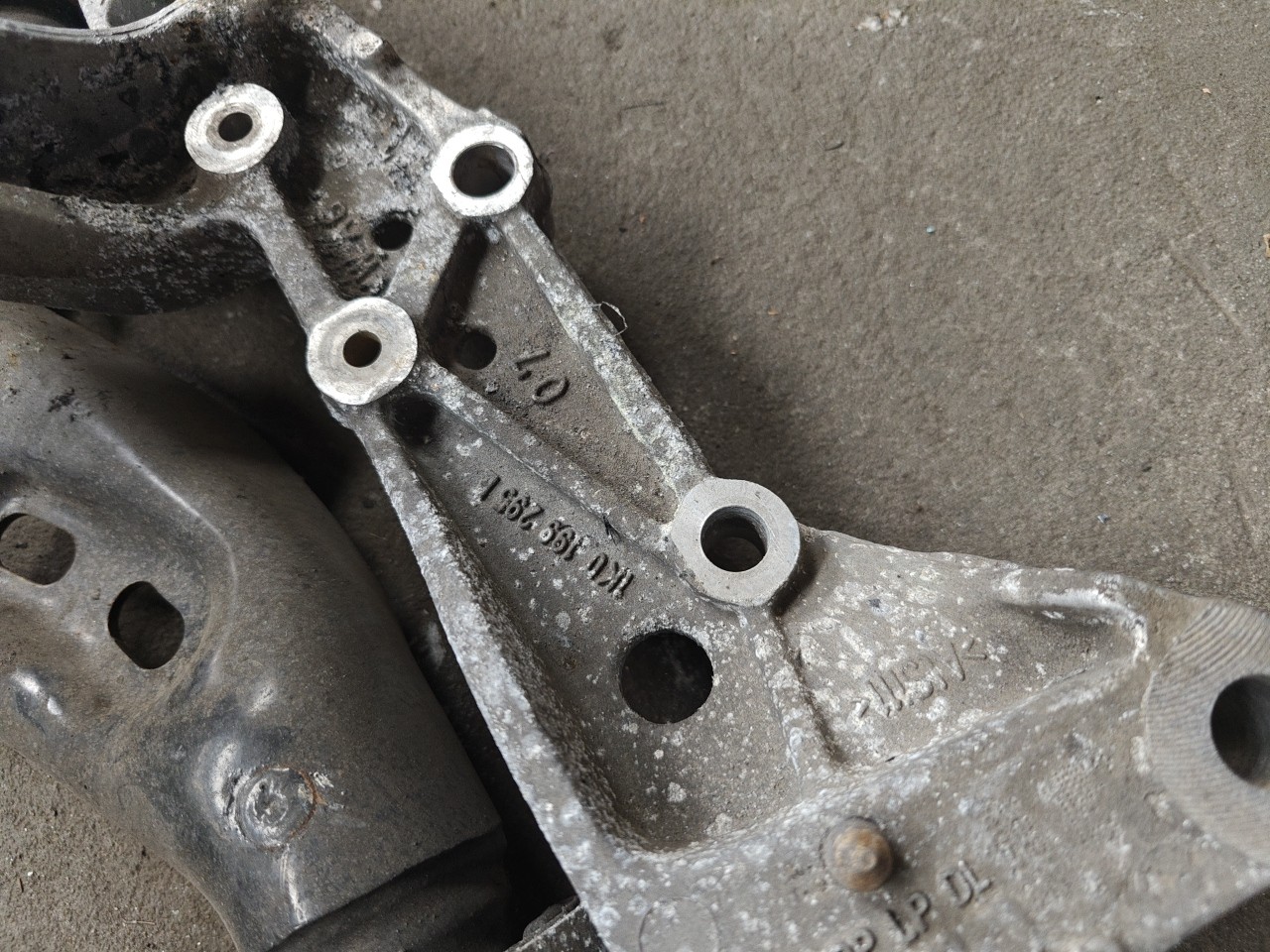 Braço de Suspensão Inferior Frente Esquerdo VOLKSWAGEN GOLF VI (5K1) | 08 - 14 Imagem-1 Braço de Suspensão Inferior Frente Esquerdo VOLKSWAGEN GOLF VI (5K1) | 08 - 14 Imagem-1