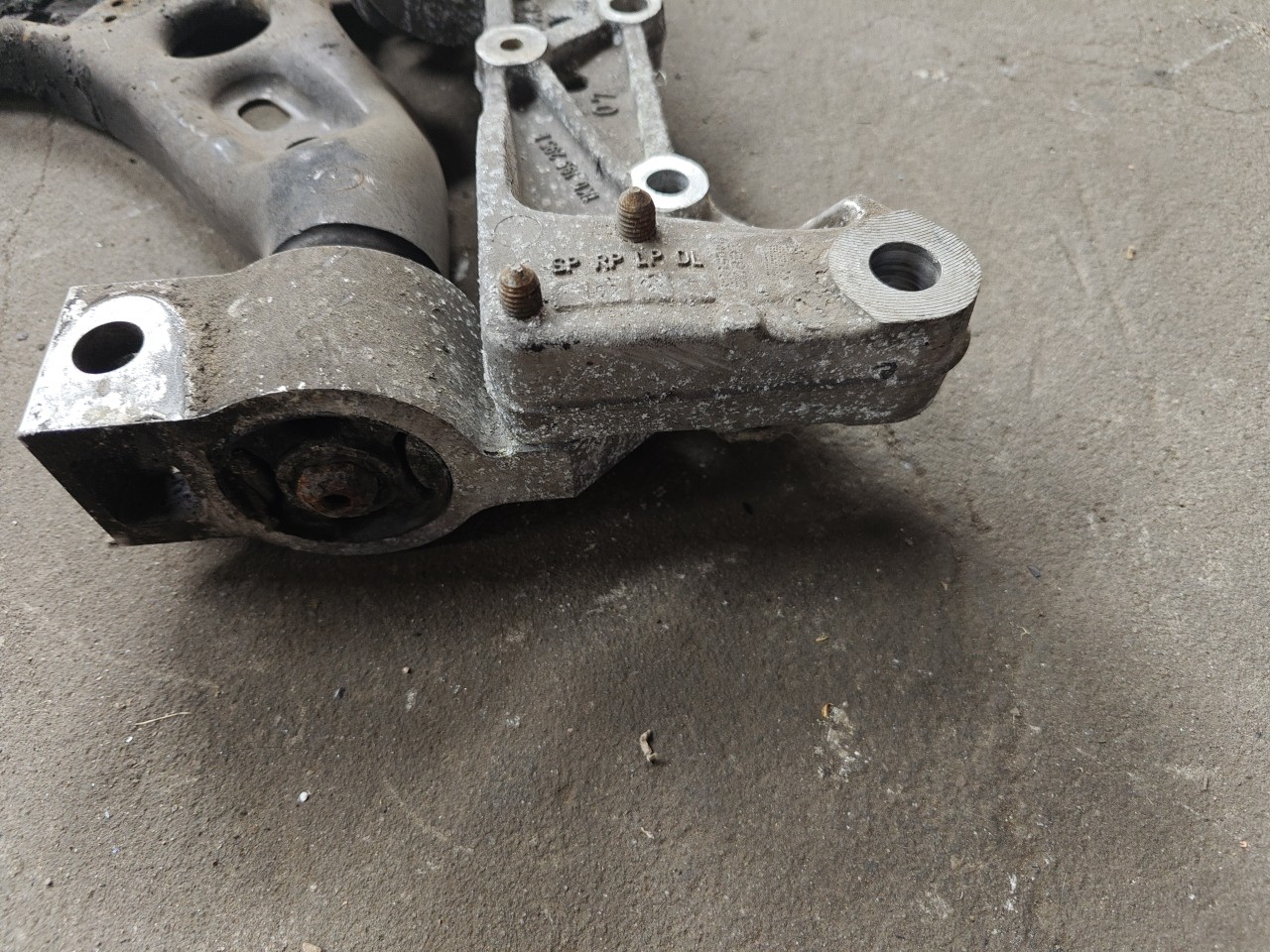 Braço de Suspensão Inferior Frente Esquerdo VOLKSWAGEN GOLF VI (5K1) | 08 - 14 Imagem-2 Braço de Suspensão Inferior Frente Esquerdo VOLKSWAGEN GOLF VI (5K1) | 08 - 14 Imagem-2