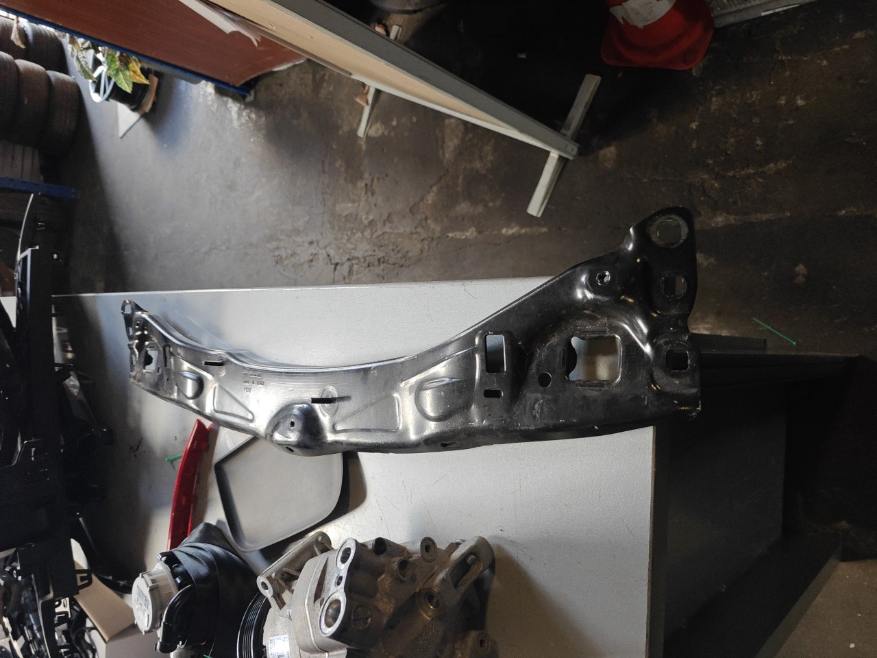 Chapa dos Fechos do Capot BMW 1 (F40) | 19 - 