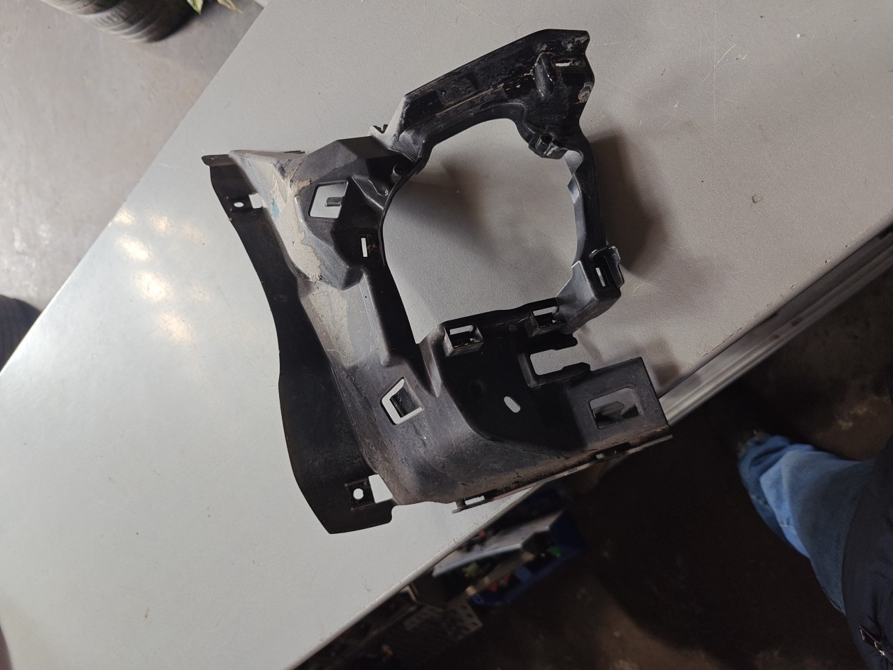 Suporte / Guia Direita do Parachoques Frente BMW 1 (F20) | 11 - 19
