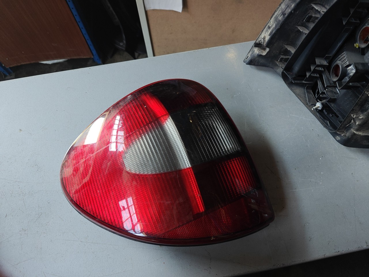 Farolim Esquerdo Painel Lanterna Esquerda Ilharga CHRYSLER VOYAGER III (RG, RS) | 99 - 08