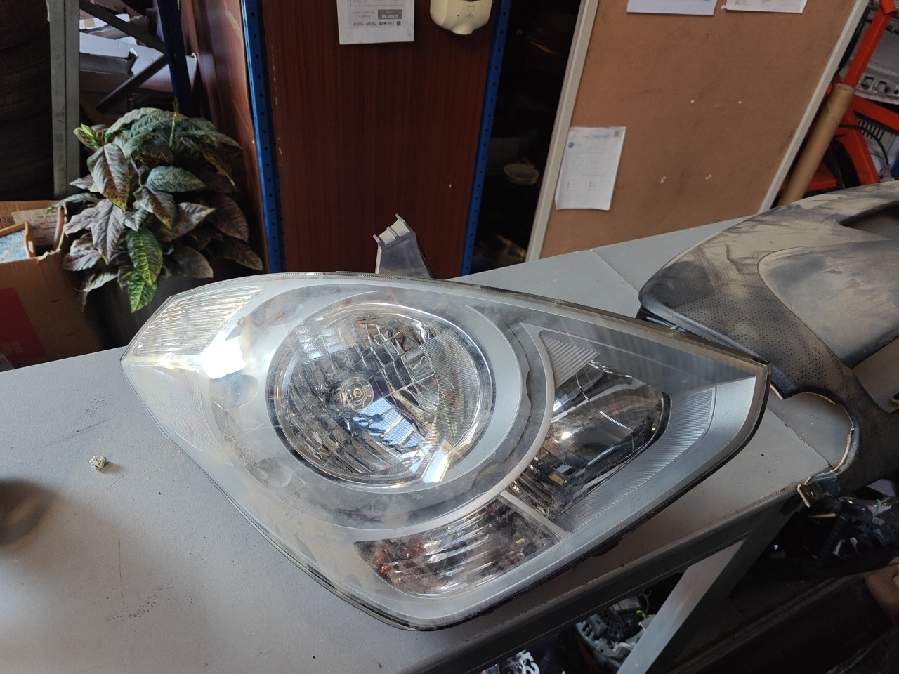 Farol Frente Direito / Otica Direita HYUNDAI H100 Camião de plataforma/chassis (HR) | 04 - 