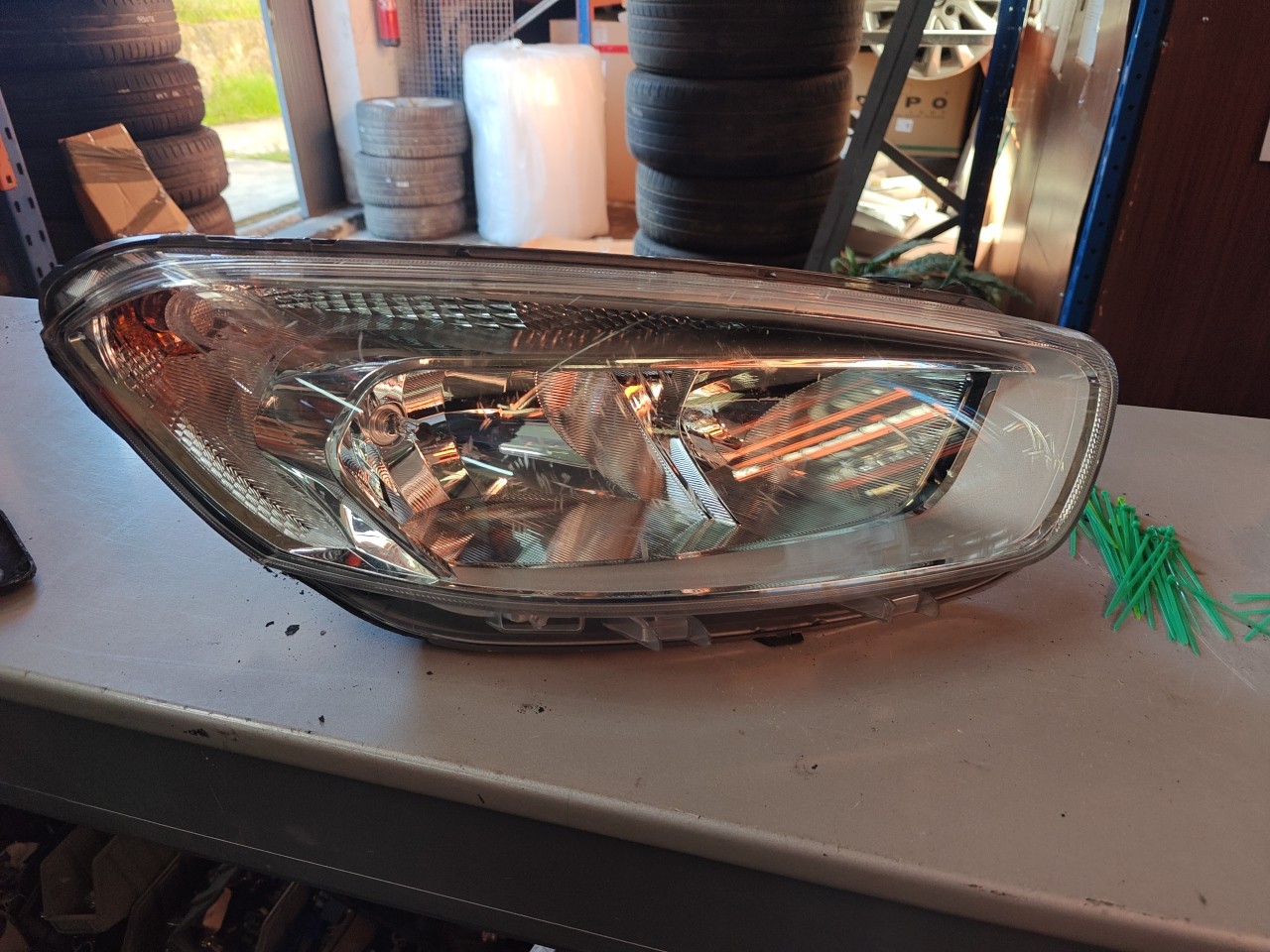 Farol Frente Direito / Otica Direita FORD TOURNEO COURIER B460 Kombi | 14 - 