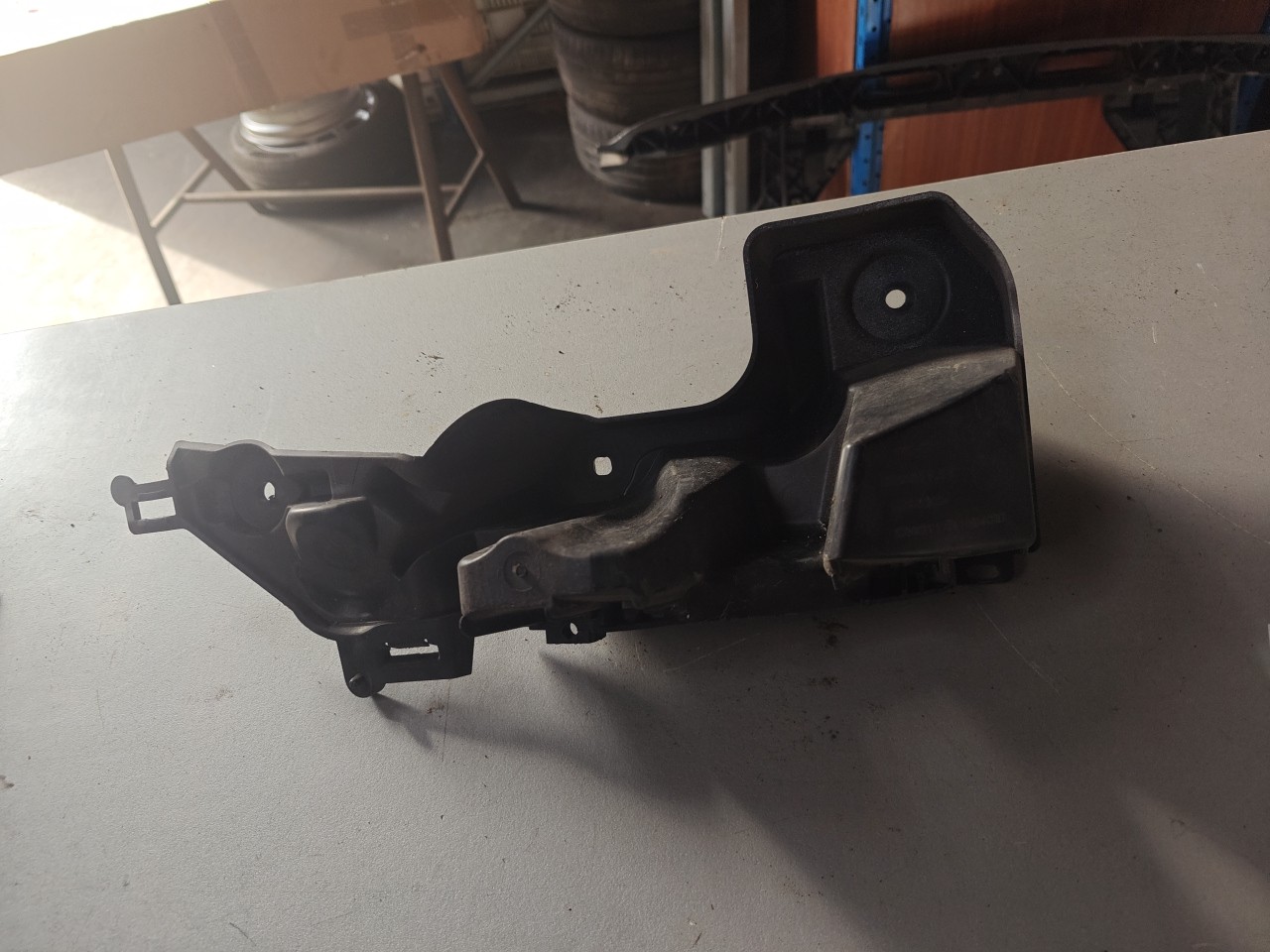 Suporte / Guia / Apoio de plastico CITROEN C4 CACTUS | 14 - 