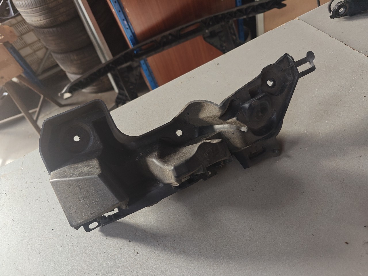 Suporte / Guia / Apoio de plastico CITROEN C4 CACTUS | 14 - 