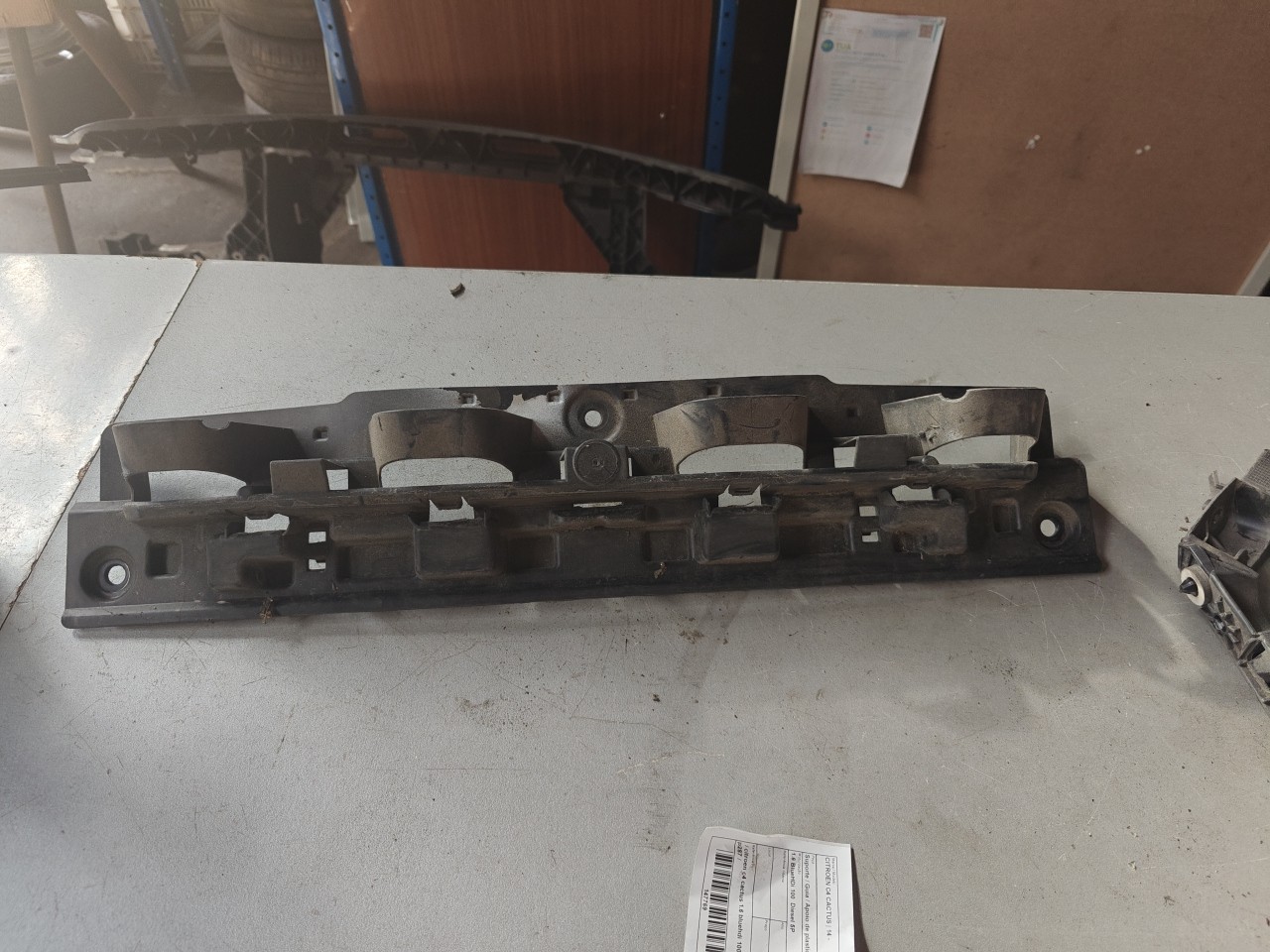 Suporte / Guia / Apoio de plastico CITROEN C4 CACTUS | 14 - 
