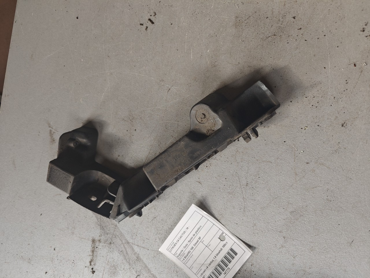 Suporte / Guia / Apoio de plastico CITROEN C4 CACTUS | 14 - 