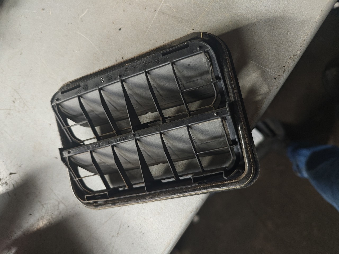 Grelha ventilaçao traseira / Conduta tras CITROEN C4 CACTUS | 14 - 