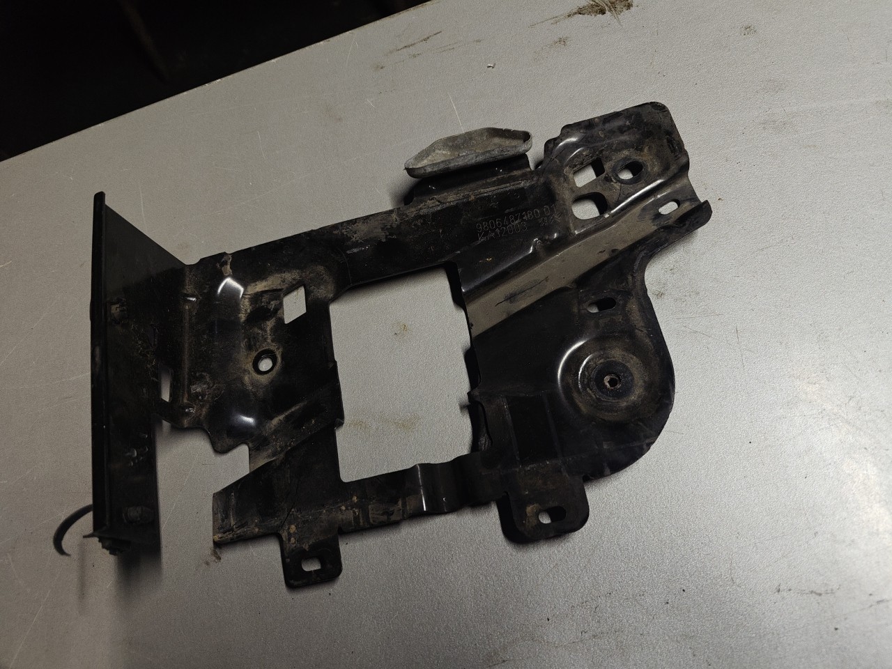 Suporte / Caixa da Centralina CITROEN C4 CACTUS | 14 - 