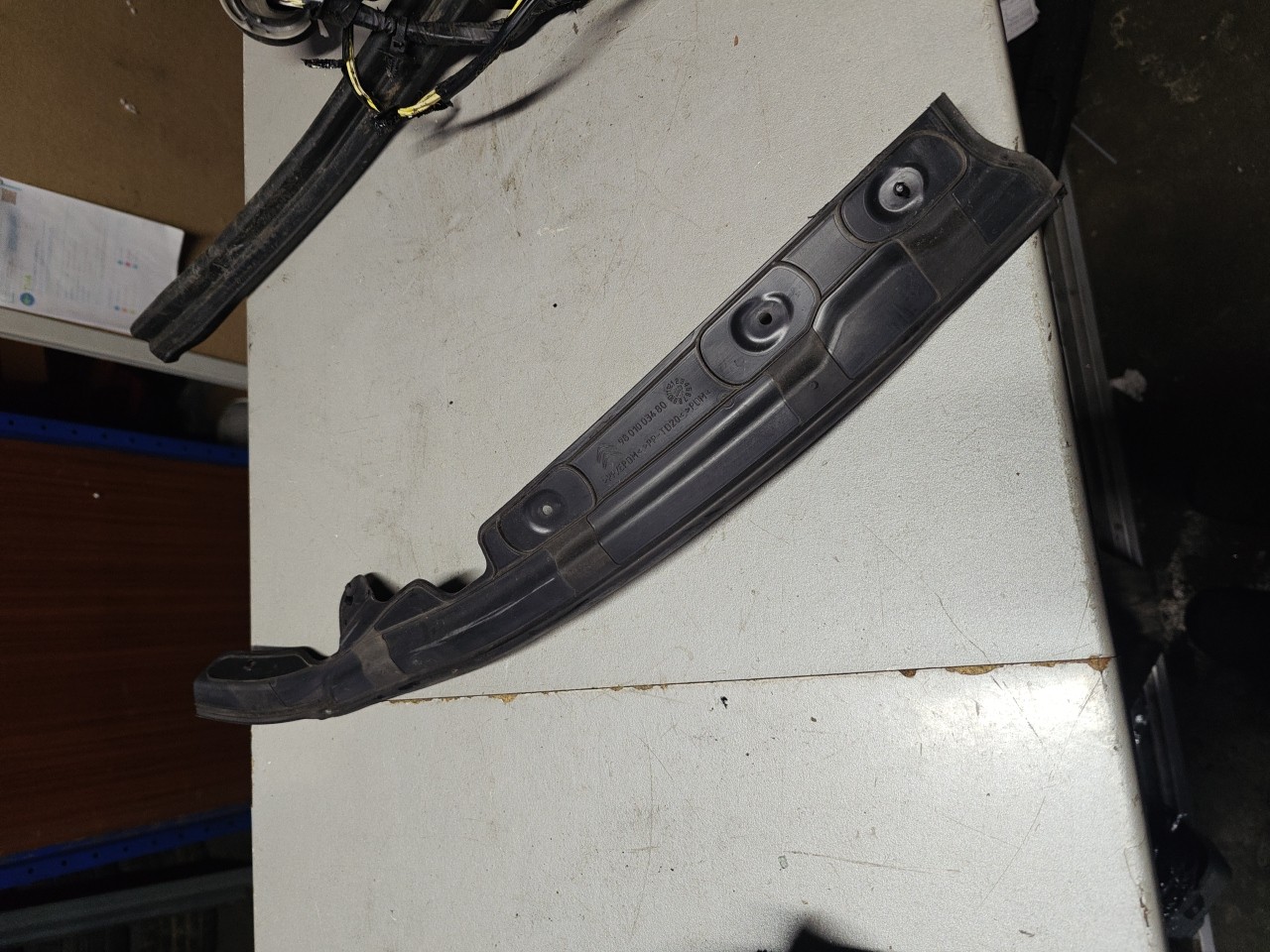 Suporte / Guia / Apoio de plastico CITROEN C4 CACTUS | 14 - 