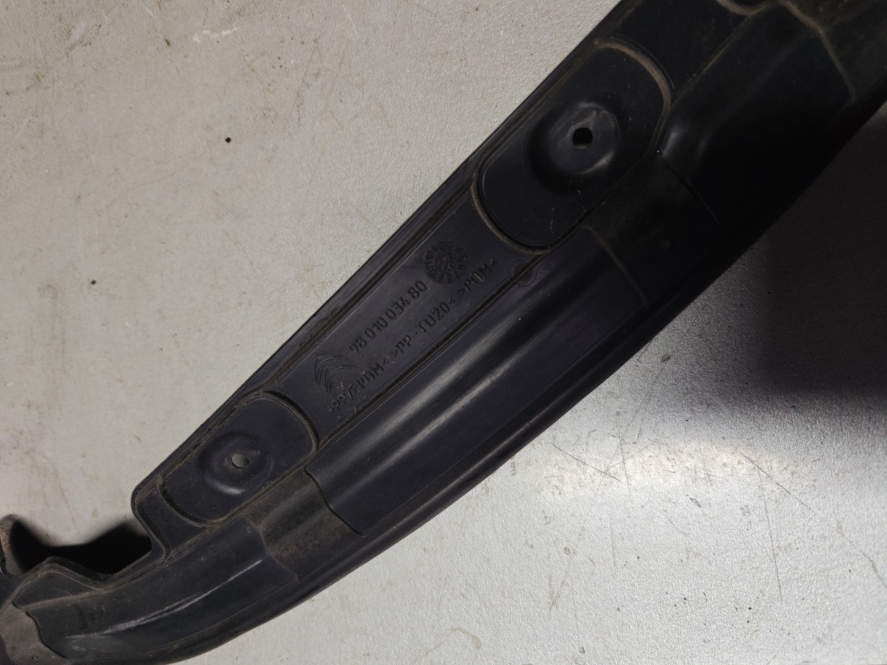 Suporte / Guia / Apoio de plastico CITROEN C4 CACTUS | 14 -  Imagem-1