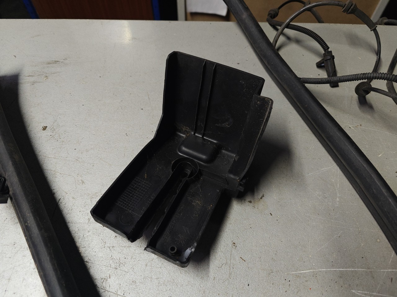 Suporte / Guia / Apoio de plastico CITROEN C4 CACTUS | 14 - 