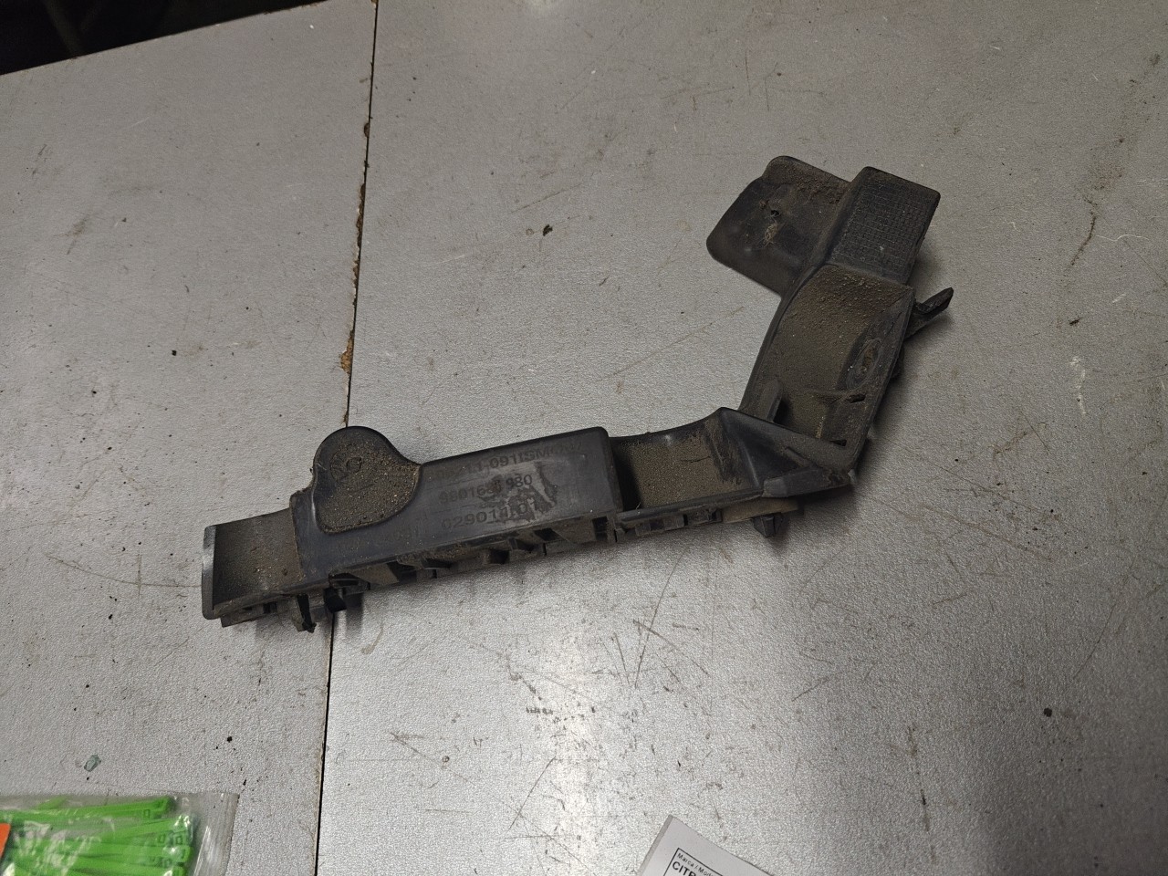 Suporte / Guia / Apoio de plastico CITROEN C4 CACTUS | 14 - 