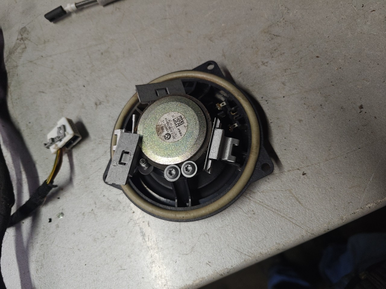 Coluna de Som da Porta Frente Esquerda BMW 1 (F21) | 11 - 