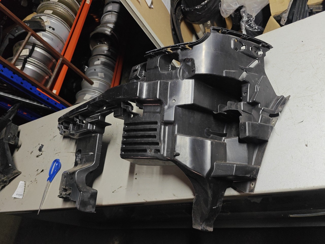 Suporte/ Guia Direita do Parachoques Tras MINI MINI COUNTRYMAN (F60) | 16 - 