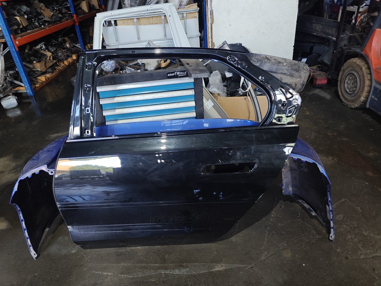 Porta Tras Esquerda nua BMW i7 G70