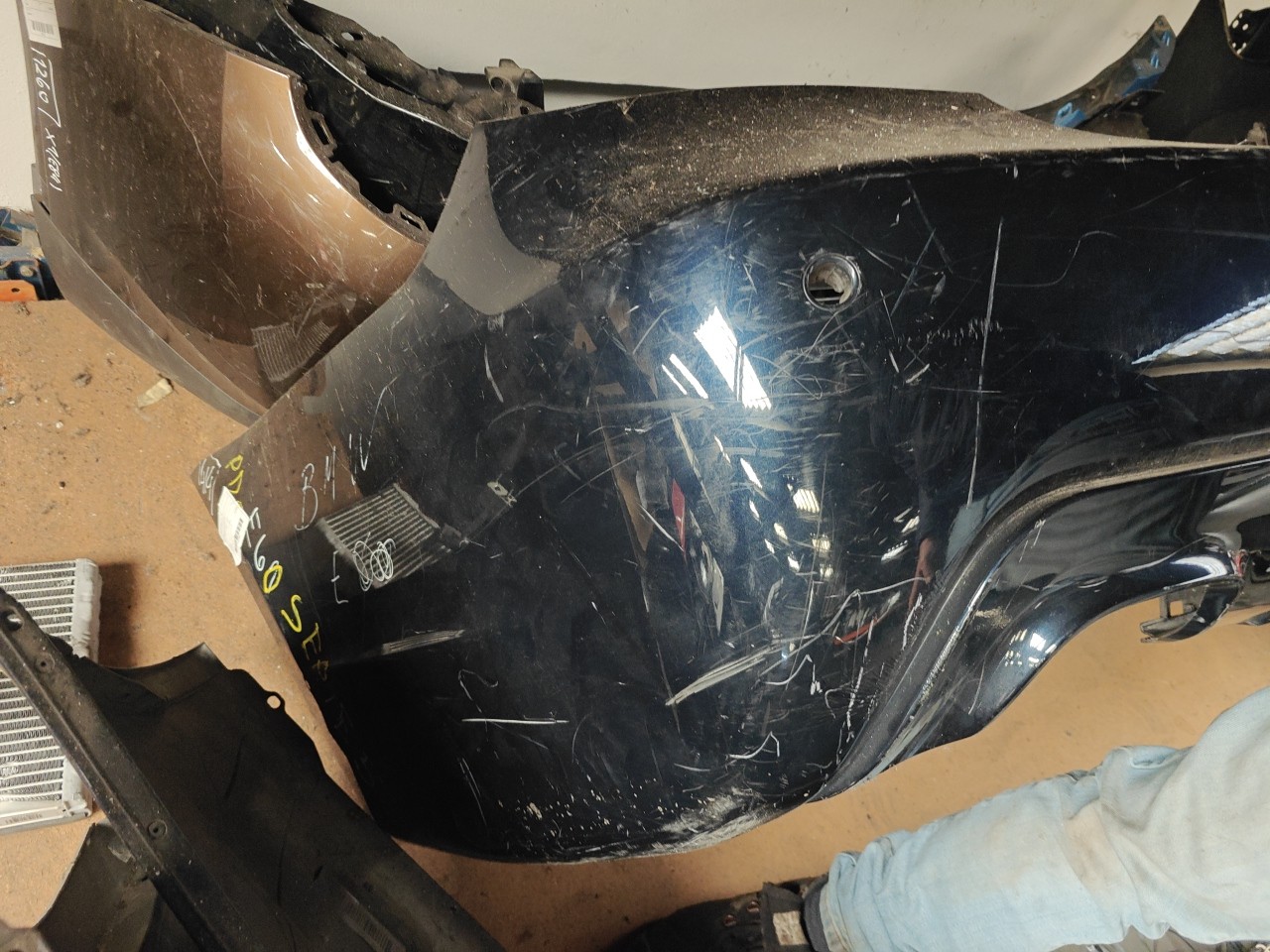 Parachoques Trás / Para Choques traseiro nu BMW 5 (E60) | 01 - 10 Imagem-1 Parachoques Trás / Para Choques traseiro nu BMW 5 (E60) | 01 - 10 Imagem-1