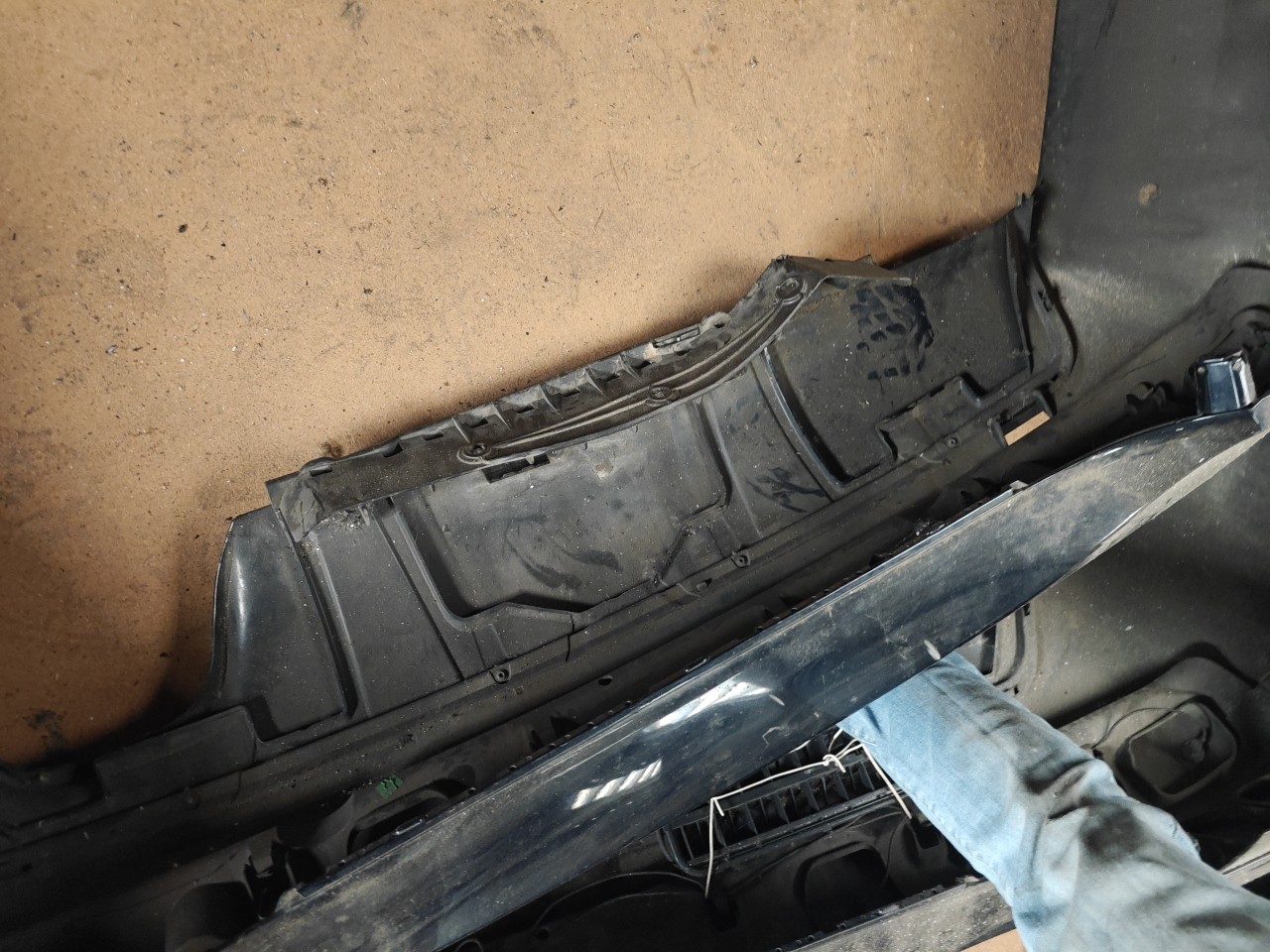 Parachoques Trás / Para Choques traseiro nu BMW 5 (E60) | 01 - 10 Imagem-8 Parachoques Trás / Para Choques traseiro nu BMW 5 (E60) | 01 - 10 Imagem-8